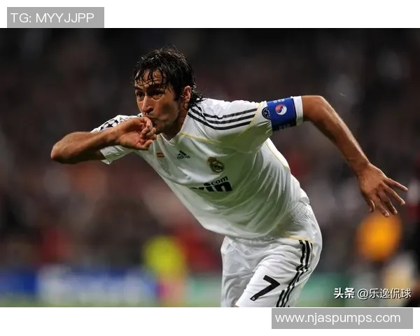 足球十大传奇球星经典招牌动作集锦助力回顾他们的辉煌时刻